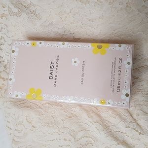 Daisy Marc Jacobs EAU  SO FRESH